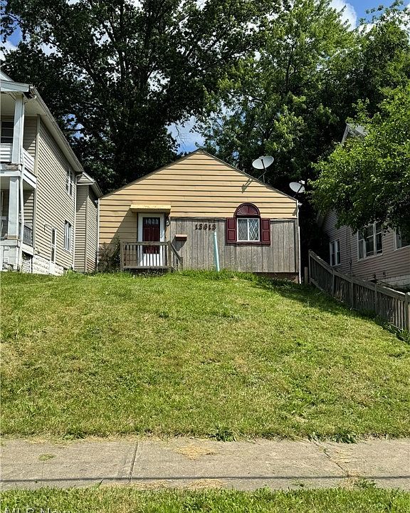 2nd image of 13613 Beachwood Ave