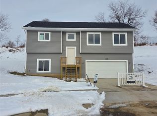 1818 Holly Meadow Ave SW, Cedar Rapids, IA 52404