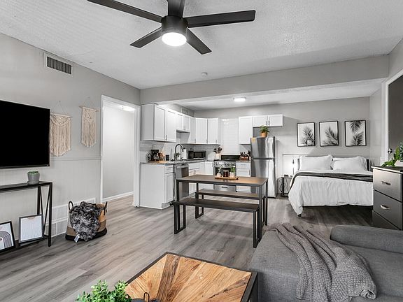 2nd image of 516 Splitlog Ave #29