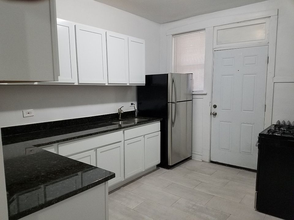 1st image of 4703 N Artesian Ave #2