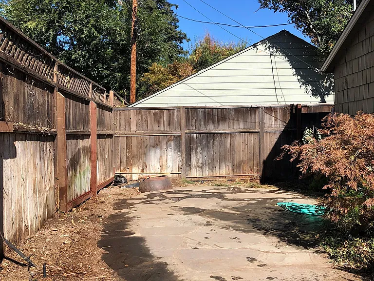 1051 Cherry Ave — Photo 28