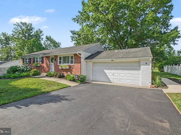 613 Lisa Rd, East Norriton, PA 19403