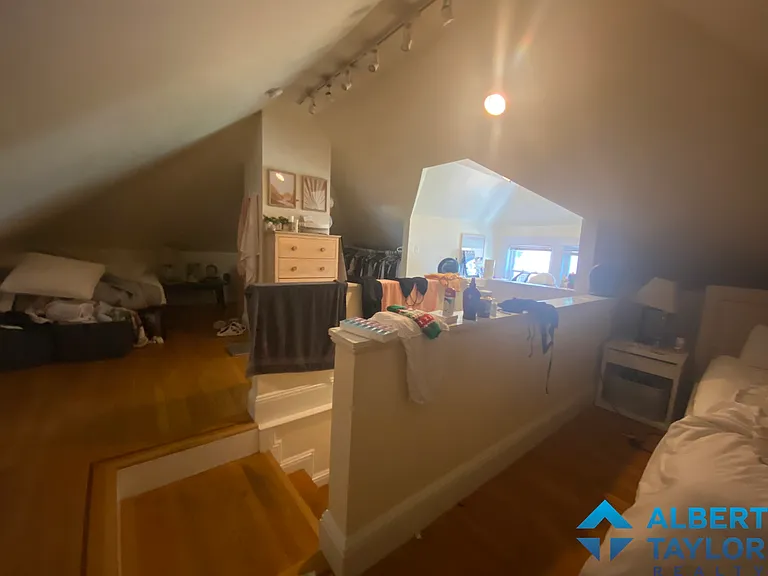 12 Gerald Rd — Photo 2