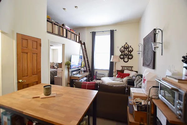 Rented by Street Realty Brokerage LLC | media 10