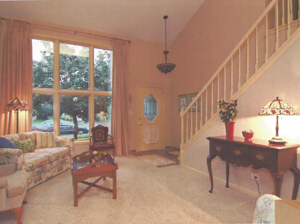 43 Townsend Cir, Naperville, IL 60565