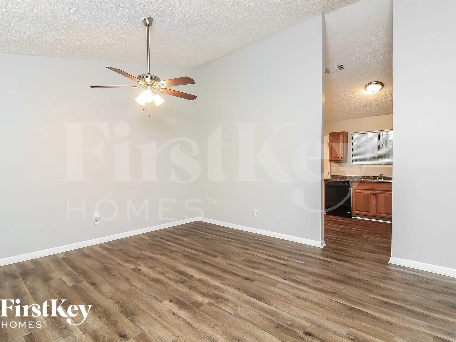 4 bed, 1.5 bath, 1285 sqft, $2,075 — Photo 3