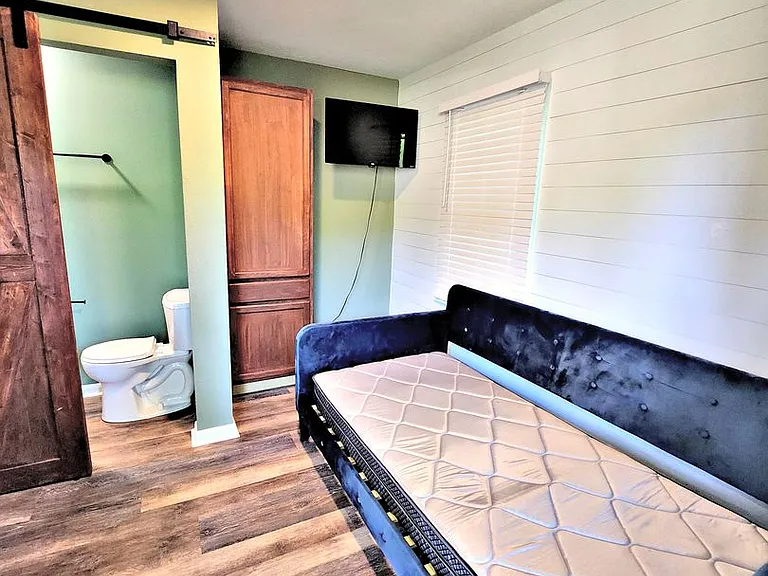4321 Arlington Ct NW — Photo 5