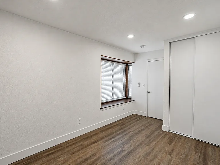 8840 San Vicente Ave — Photo 10