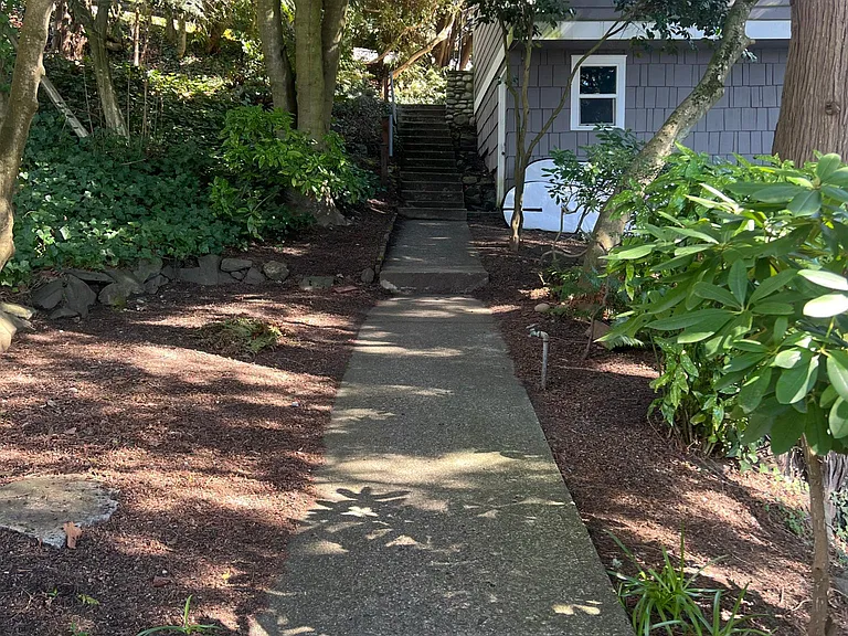 11557 Holmes Point Dr NE — Photo 30