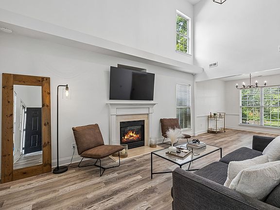 3rd image of 3110 Langley Dr