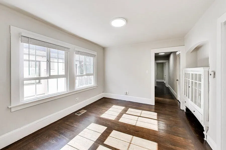 Building Photo - 825 55th St