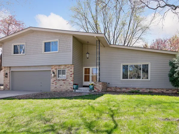 5905 Sun Rd, Edina, MN 55436