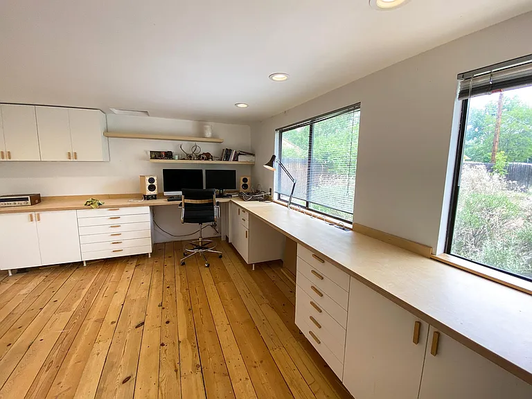 136 S Maple St — Photo 9