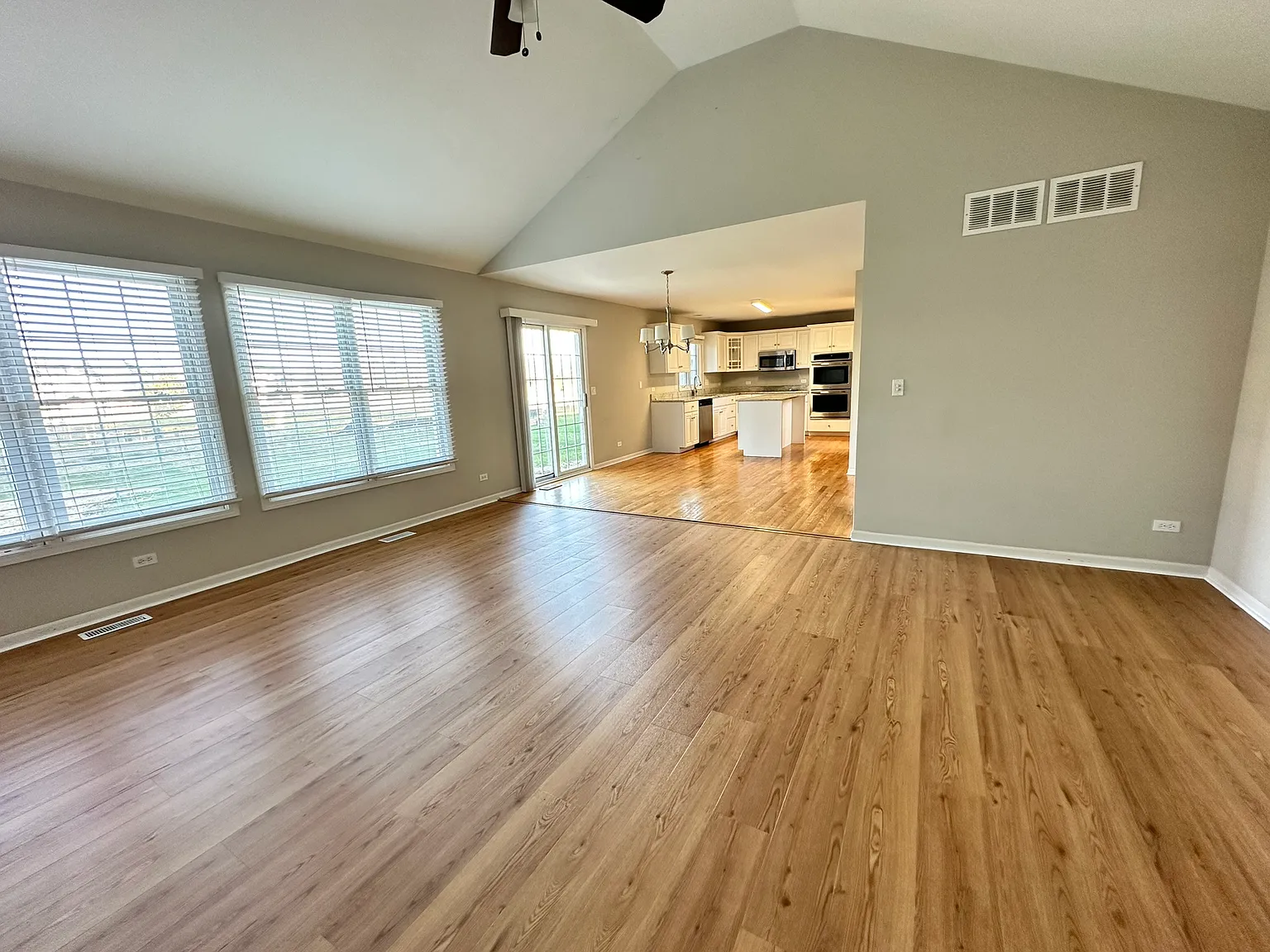 4 bed, 2471 sqft, $3,700 — Photo 3