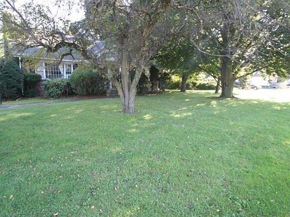 2nd image of 211 Russell St