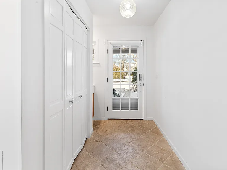 141 Harvest Ln — Photo 3