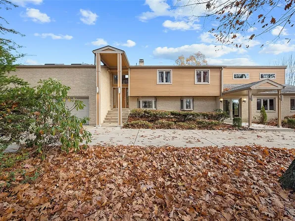 113 Hilltop Ct, Baden, PA 15005