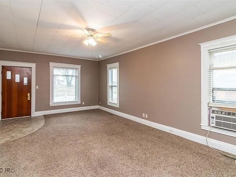 1011 Evelyn St — Photo 11