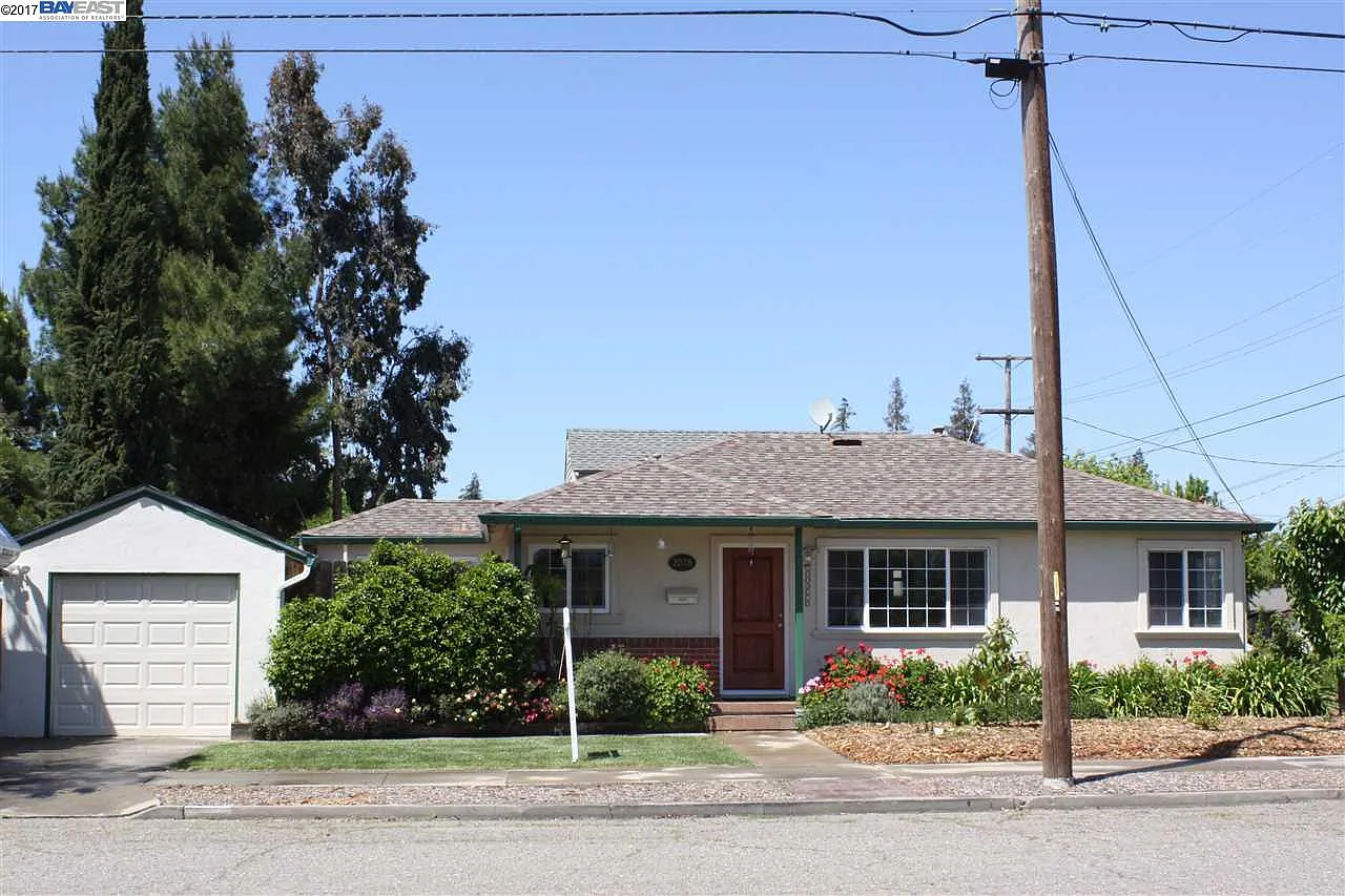 2078 Elm St photo 1