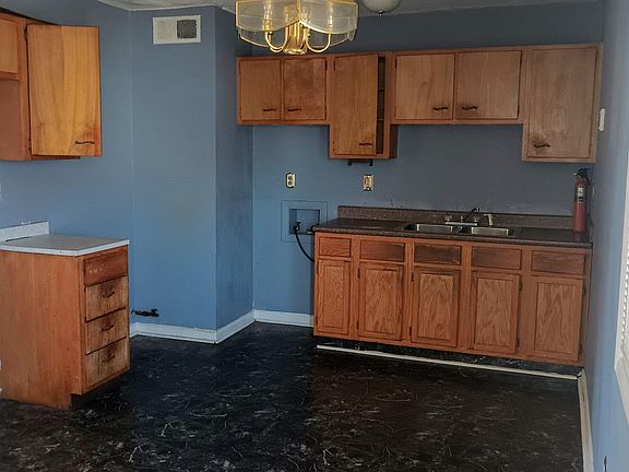 3rd image of 1020 Saint Martins Ave
