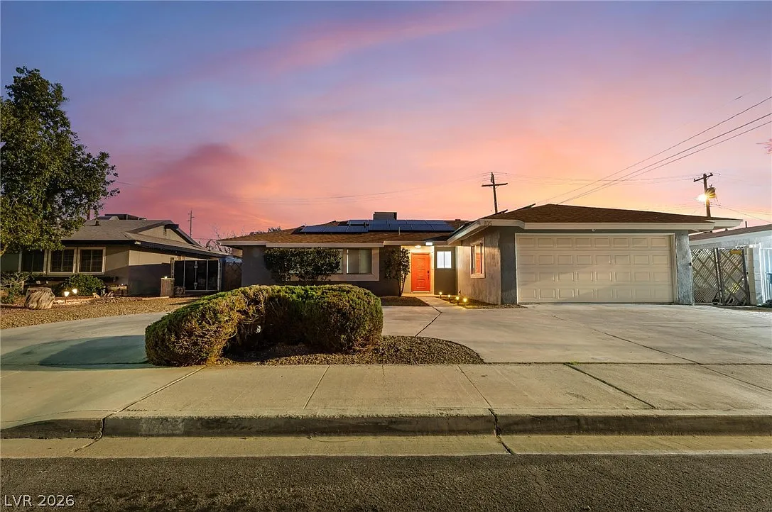 4 bed, 2.0 bath, 1827 sqft, $2,890 — Photo 3