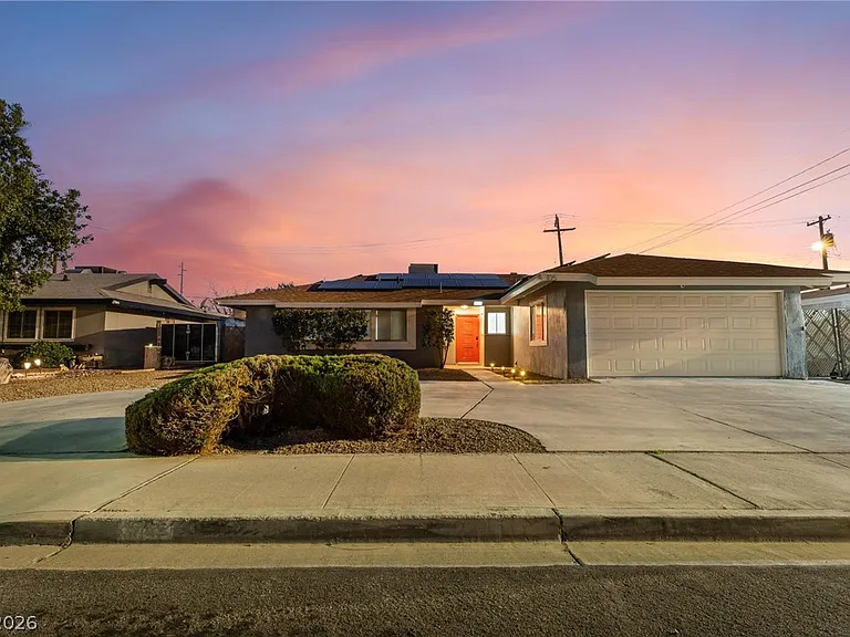 105 Marigold Ln — Photo 3