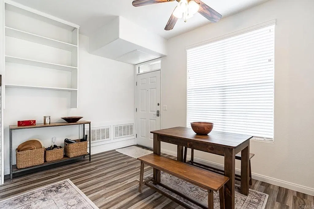 2 bed, 944 sqft, $3,295 — Photo 3