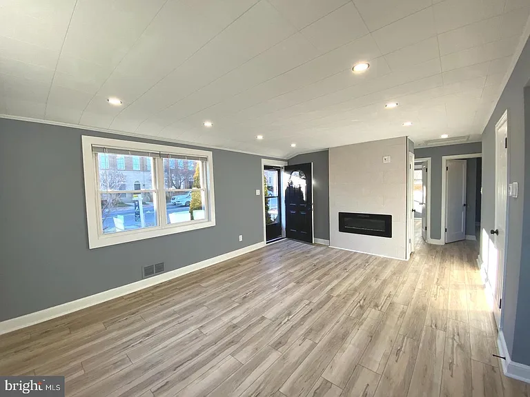 11005 Amherst Ave — Photo 38