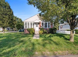 4 Catalpa Rd, Warwick, RI 02889