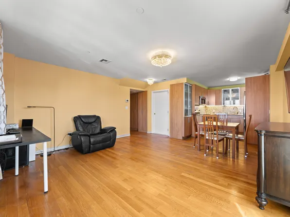 3047 Brighton 6th Street image 10 of 30