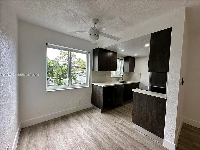 913 NE 17th St #8 — Photo 6