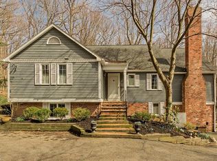 675 Racebrook Rd, Gates Mills, OH 44040