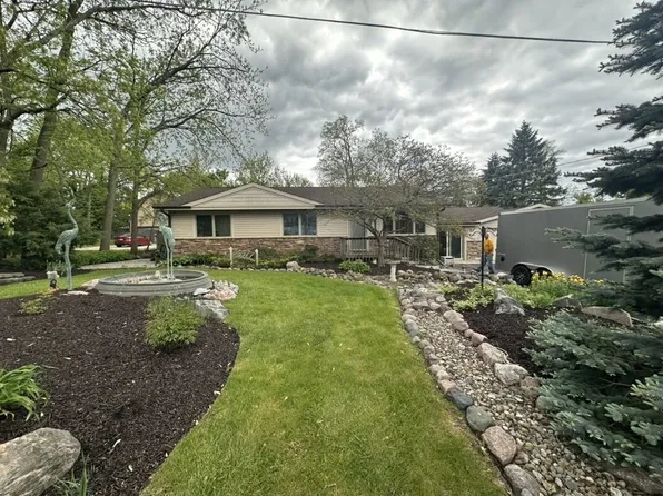 25577 W Lakeview Ave, Wauconda, IL 60084