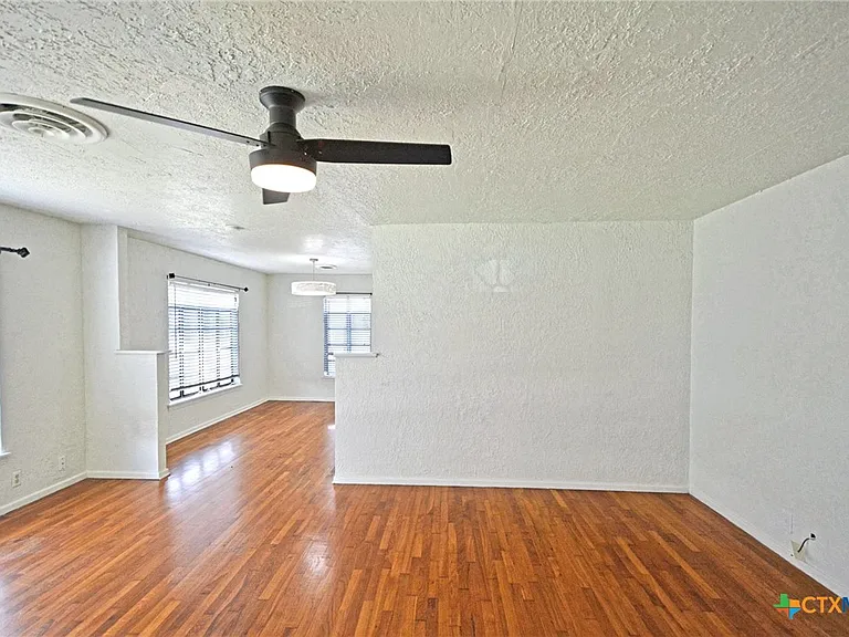 268 E Mill St — Photo 7