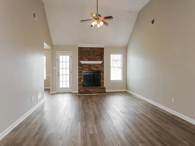 80 Tate Dr — Photo 5