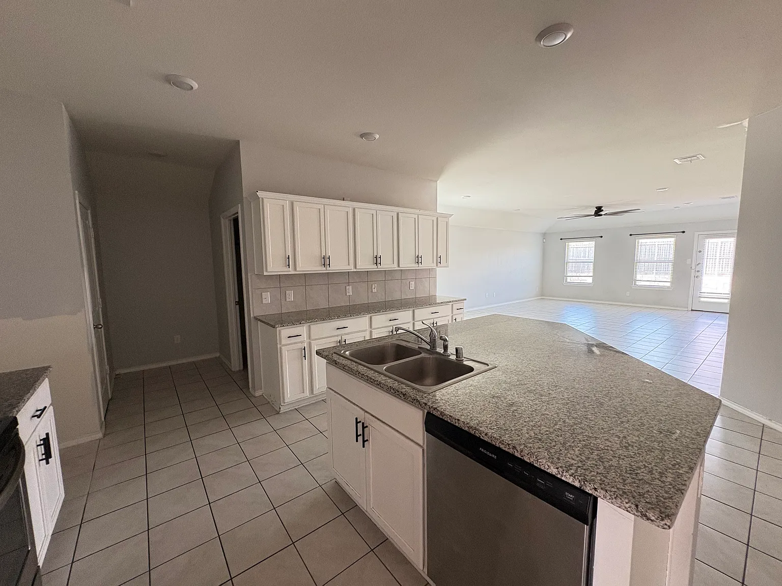 4 bed, 2089 sqft, $2,060 — Photo 4