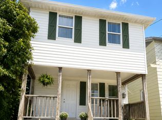 1601 16th St #A, Nitro, WV 25143