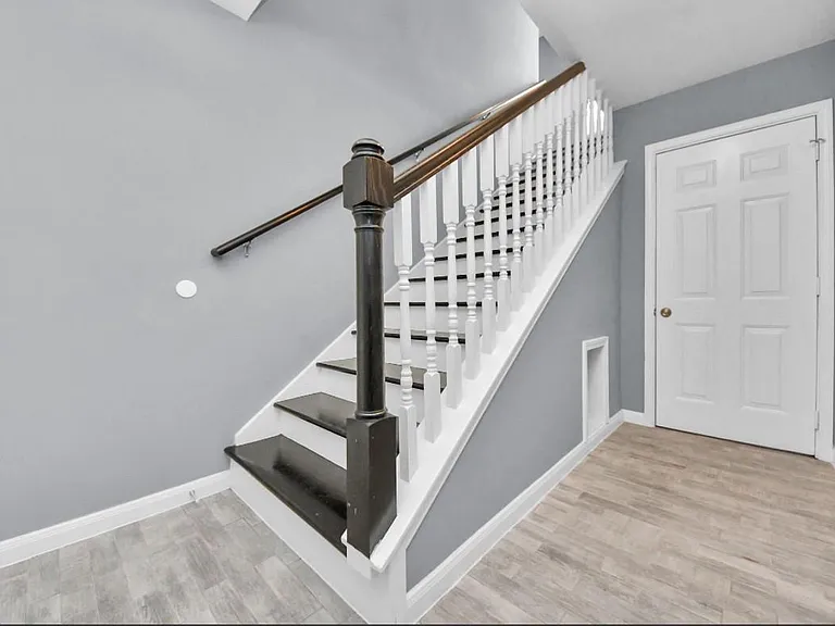 109 Eastwood St — Photo 3