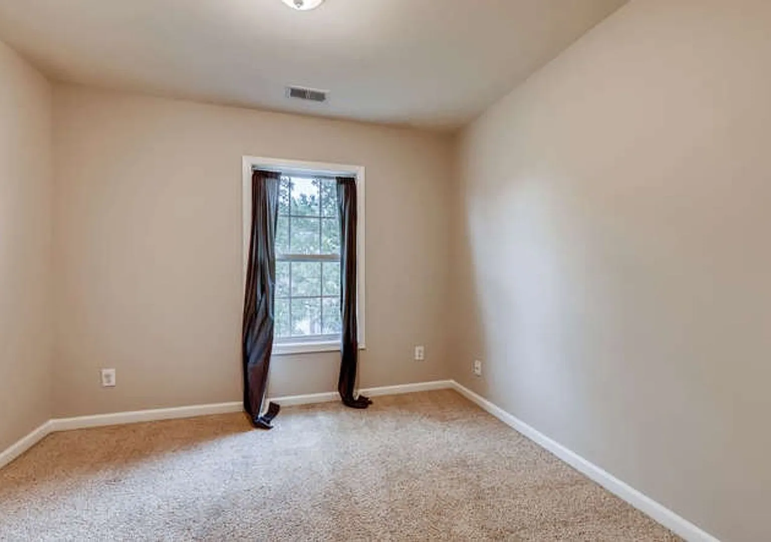 3 Story - 4 Bedroom Modern Townhome - Ask About our $250 Target Gift Certificate — Photo 2