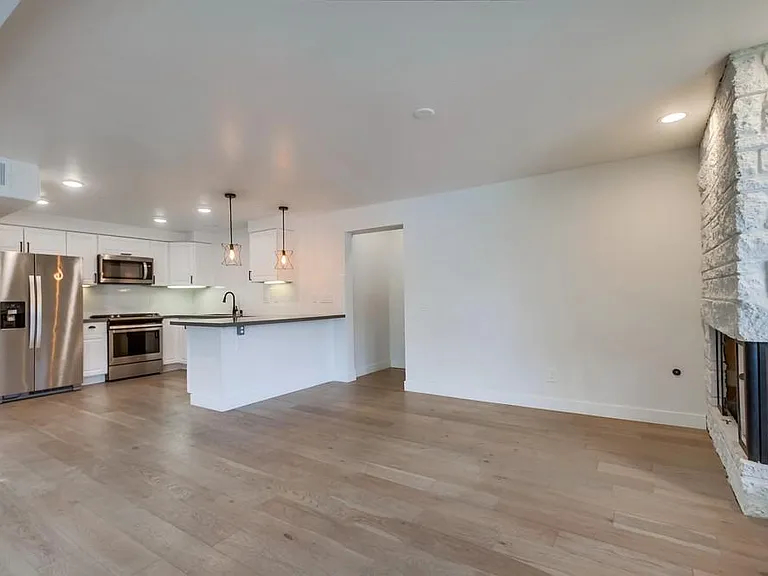 2550 Gregory Dr — Photo 17