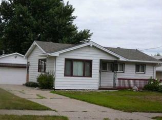 2710 Wedgewood Rd, Des Moines, IA 50317