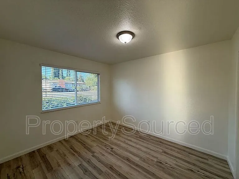 911 H St #1 — Photo 22