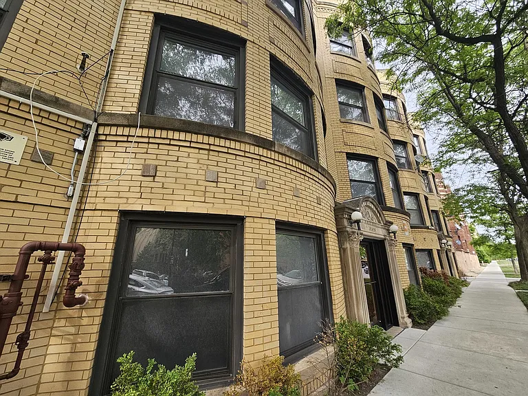 2456 W Catalpa Ave #2 — Photo 2