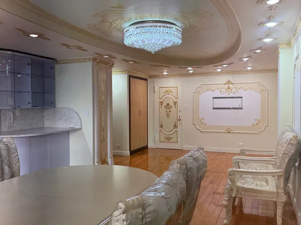 61-20 Grand Central Pkw image 6 of 14