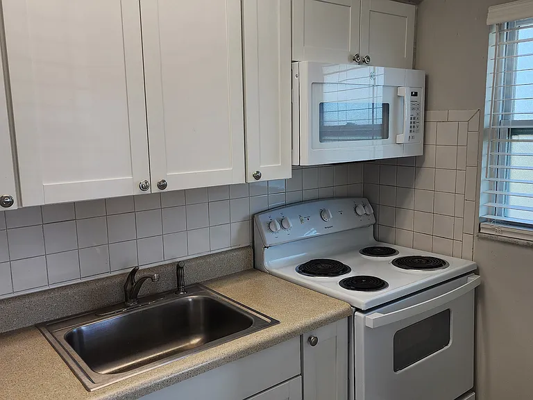 2738 Grand Cayman St #3 — Photo 8