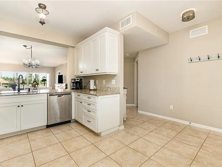 10020 Maddox Ln #210 — Photo 4