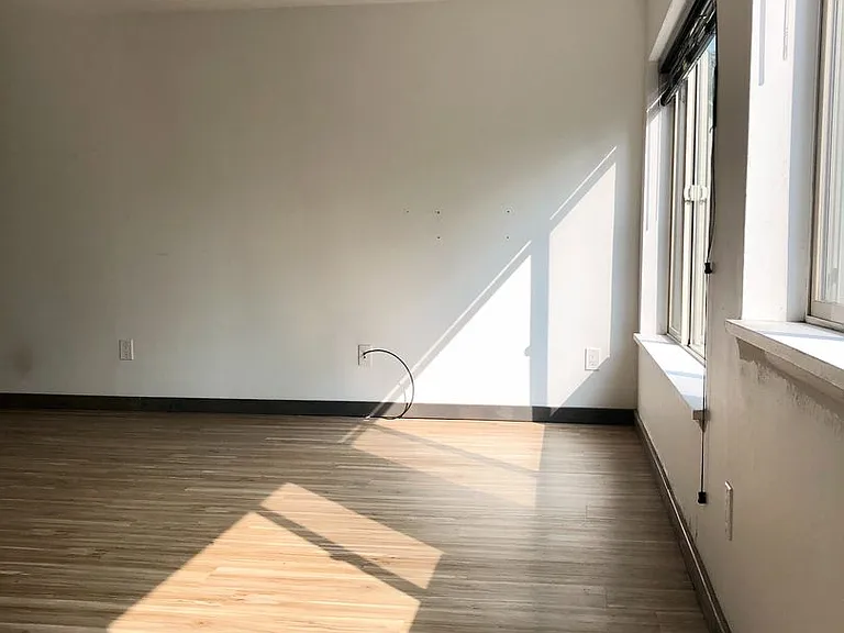 Bayview Apartments — Photo 26