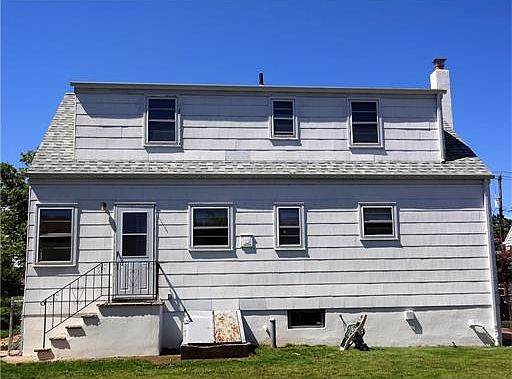 2nd image of 104 Pleasant Ave