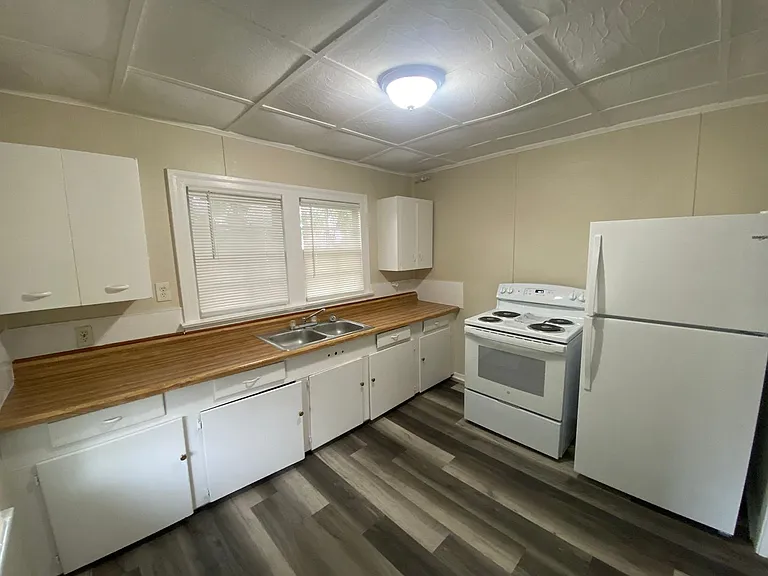 2317 Bertha St — Photo 4