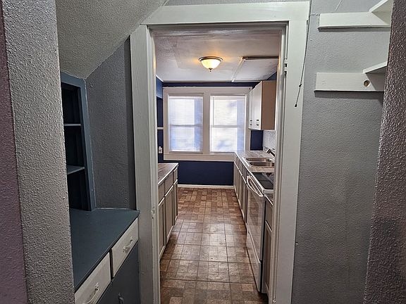 3rd image of 1539 S Pershing Ave